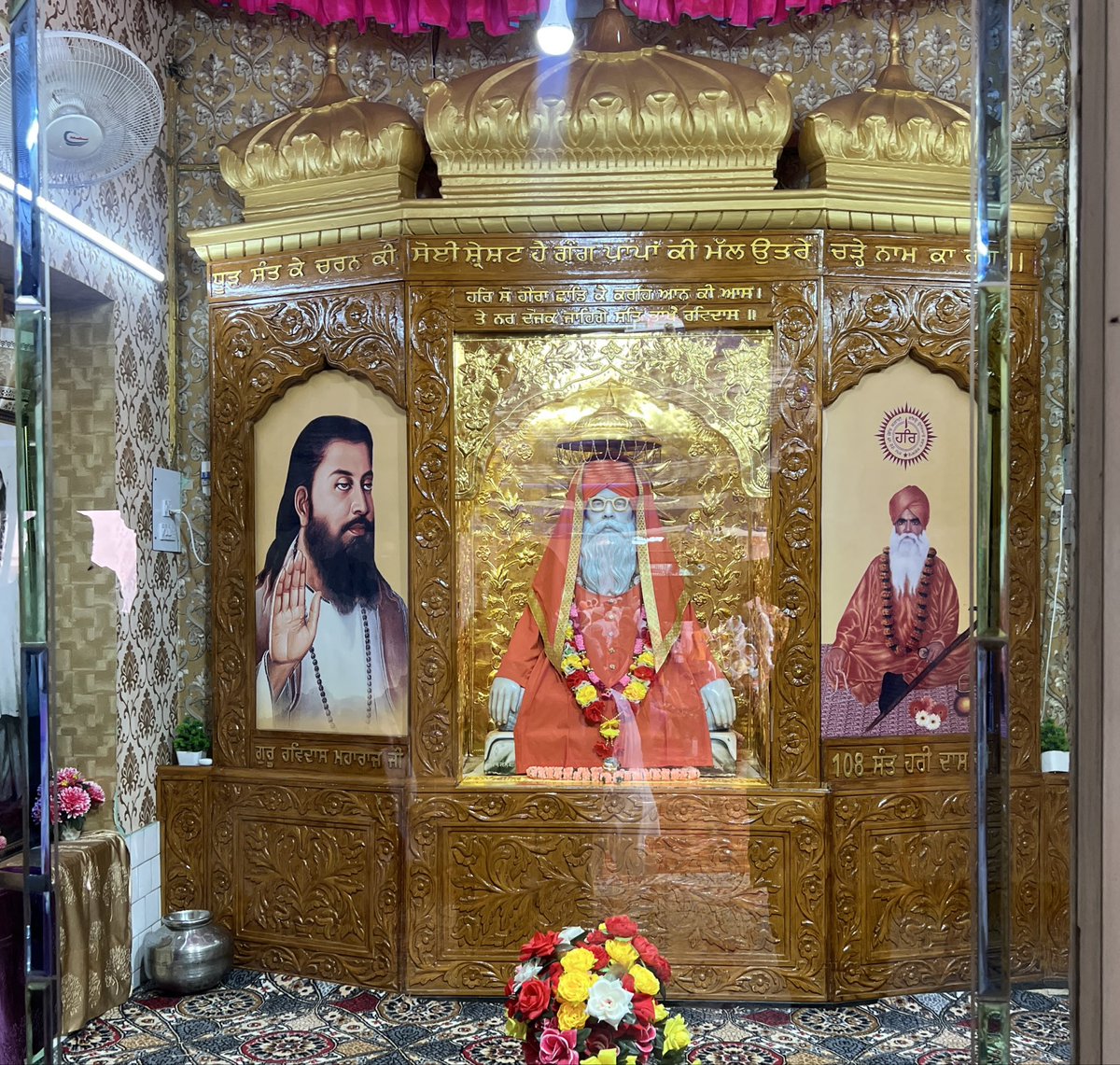 HarjotKaur44's tweet photo. ਜੈ ਗੁਰੂਦੇਵ, ਧੰਨ ਗੁਰੂਦੇਵ।🙏🌸
ਅੱਜ ਡੇਰਾ ਸਚਖੰਡ ਬੱਲਾਂ ਵਿਖੇ ਨਤਮਸਤਕ ਹੋਣ ਦਾ ਸੁਭਾਗ ਪ੍ਰਾਪਤ ਹੋਇਆ। ਪੂਜਨੀਕ ਸ਼੍ਰੀ 108 ਸੰਤ ਨਿਰੰਜਨ ਦਾਸ ਜੀ ਮਹਾਰਾਜ ਤੋਂ ਅਸ਼ੀਰਵਾਦ ਪ੍ਰਾਪਤ ਕੀਤਾ ਅਤੇ ਸਰਬੱਤ ਦੇ ਭਲੇ ਲਈ ਅਰਦਾਸ ਕੀਤੀ। ਸੰਤਾਂ ਵੱਲੋਂ ਮਿਲੇ ਅਥਾਹ ਪਿਆਰ ਅਤੇ ਅਸ਼ੀਰਵਾਦ ਨਾਲ ਮਨ ਸ਼ਾਂਤ ਤੇ ਧੰਨ ਹੋ ਗਿਆ।#JaiGurudev #DhanGurudev https://t.co/w4I2sBYN7b