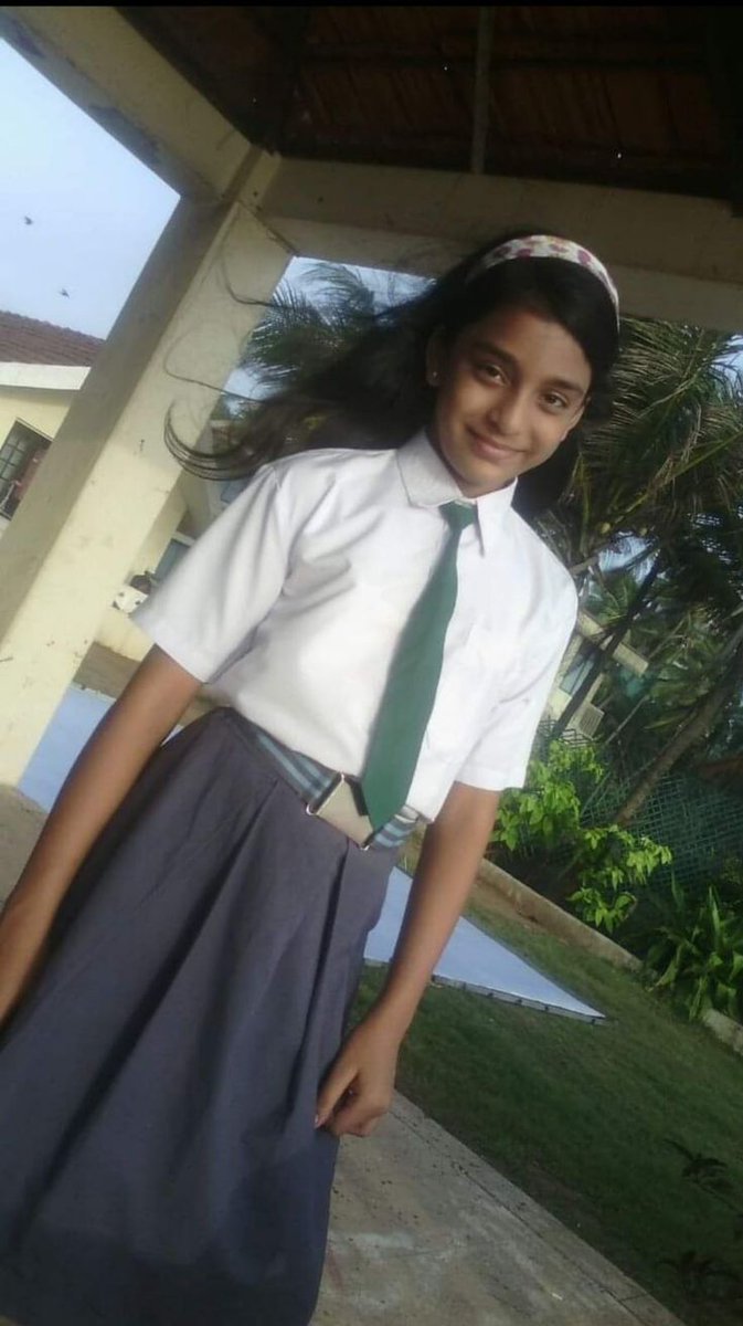 Lowreshotties's tweet photo. School ponnu unga kutty kunja paathutta enna pannuveenga? https://t.co/nf7yfL0Ble