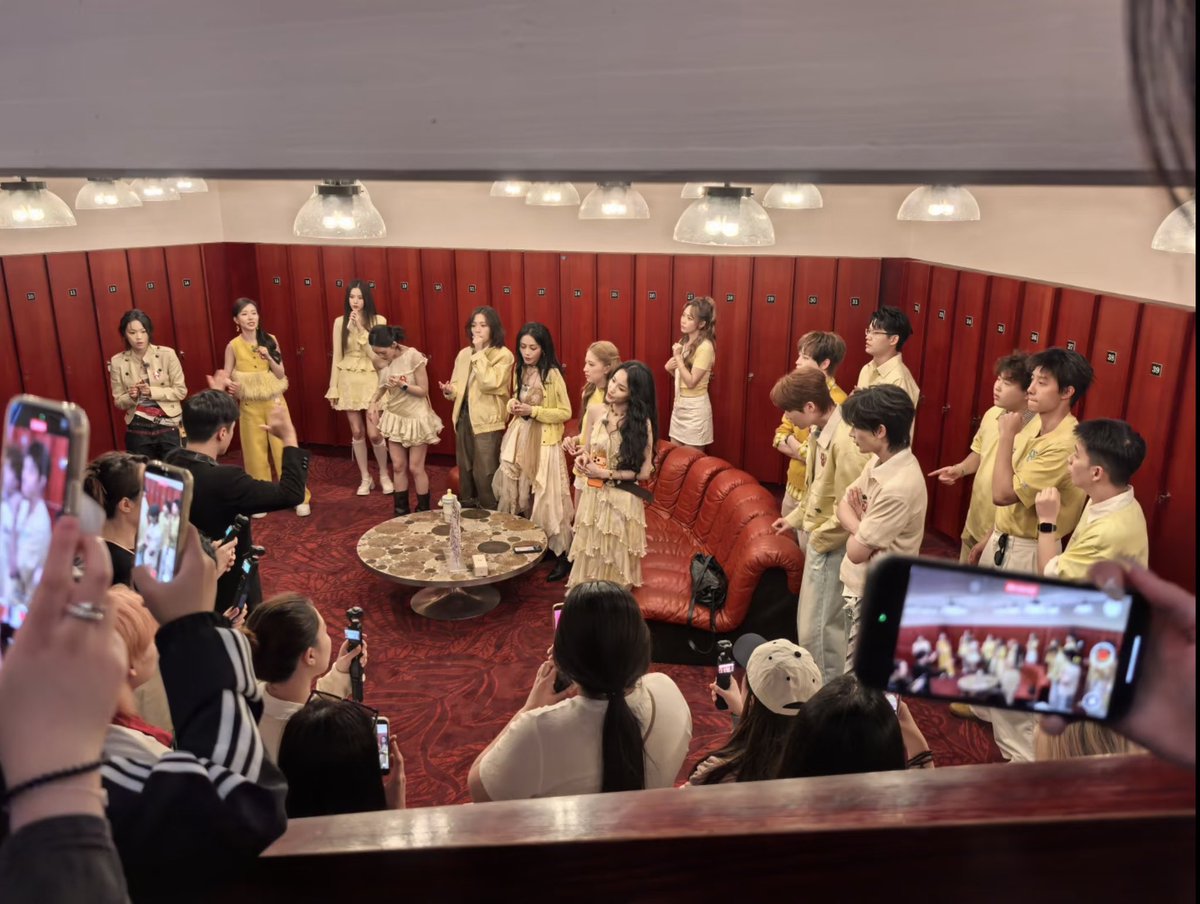 chenleveerse's tweet photo. chenle and ranqingtuan are currently rehearsing backstage 🥹🫶🏻

DROP [#] FOR OUR CHENLE

CHENLE JOINS WORLD CHOIR GAMES
#CHENLE_VoicesOfYouth https://t.co/MO8RlgiDUR