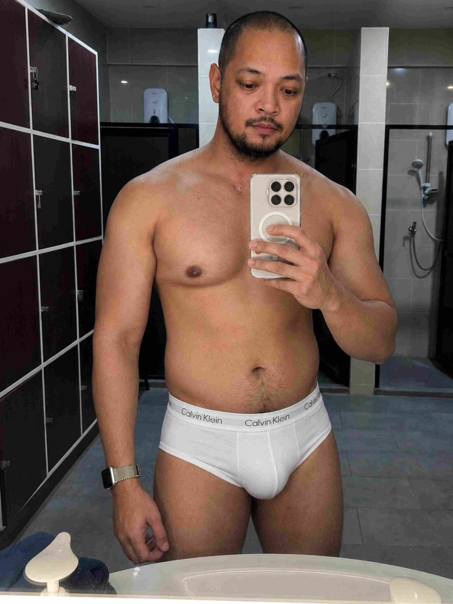 ZafiriaPH's tweet photo. leg day https://t.co/QjWpyqHAUm