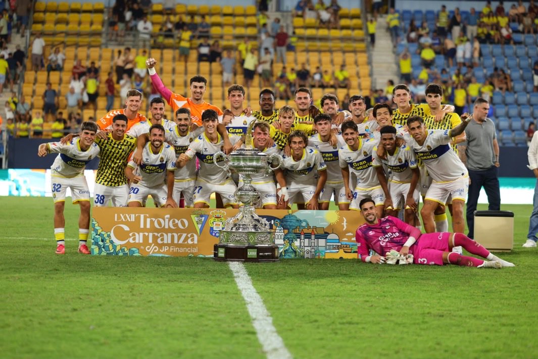 TinoTelde's tweet photo. BUENOS DIASSSSSSSS familia
De amarillo por todo el
Hotel, #arribadellos
Mi Ekipo es CAMPEÓN del Trofeo Carranza y con más de la
Mitad de jugones, de la tierra ‼️‼️‼️
PEDAZO DOMINGO que se ha quedado 💙💛 CANTERA 🪄🪄🪄 https://t.co/jYWt4FwEl0