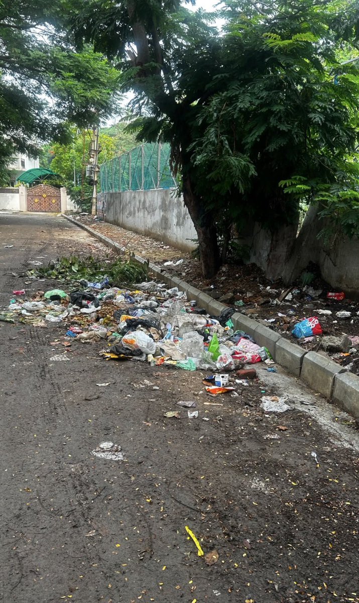 Raniravidmk's tweet photo. Before After
Location: 21st P Block Anna Nagar
@chennaicorp @arivalayam @mkstalin @KanimozhiDMK @Dayanidhi_Maran @nchitrarasu @DMKITwing @DMKWomensWing @Karthikmohandmk #annanagar #dmk https://t.co/DKXQy3VMlJ
