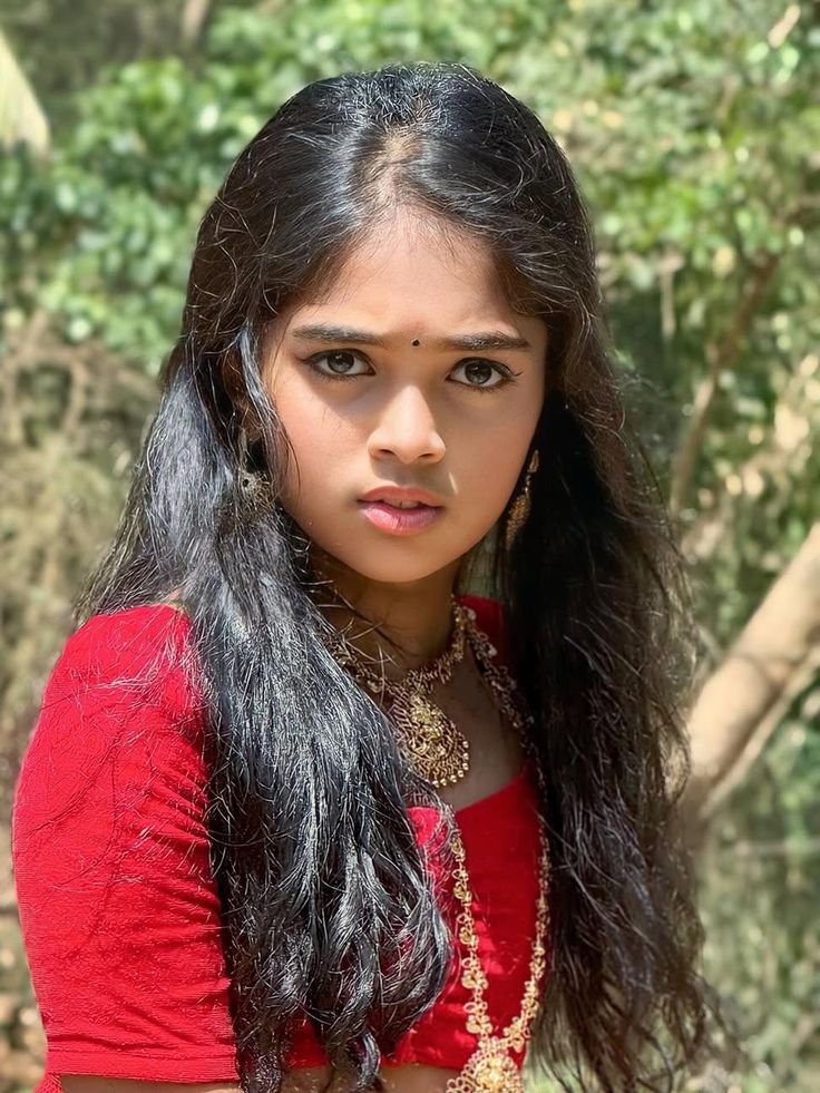 Lowreshotties's tweet photo. Iva paakura paarvailaye Enakku oothirum pola. kaama paarvaiya iruke. Iva paaka paaka en kaiya adikanum pola irukku https://t.co/XPNFa0aJGS