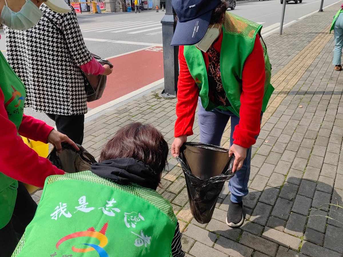 tamara87nq9's tweet photo. Join our neighborhood garden clean-up this Sat 9am at Central Park! Bring gloves, make your block greener—free snacks for all volunteers! https://t.co/nAhLP8lG7v