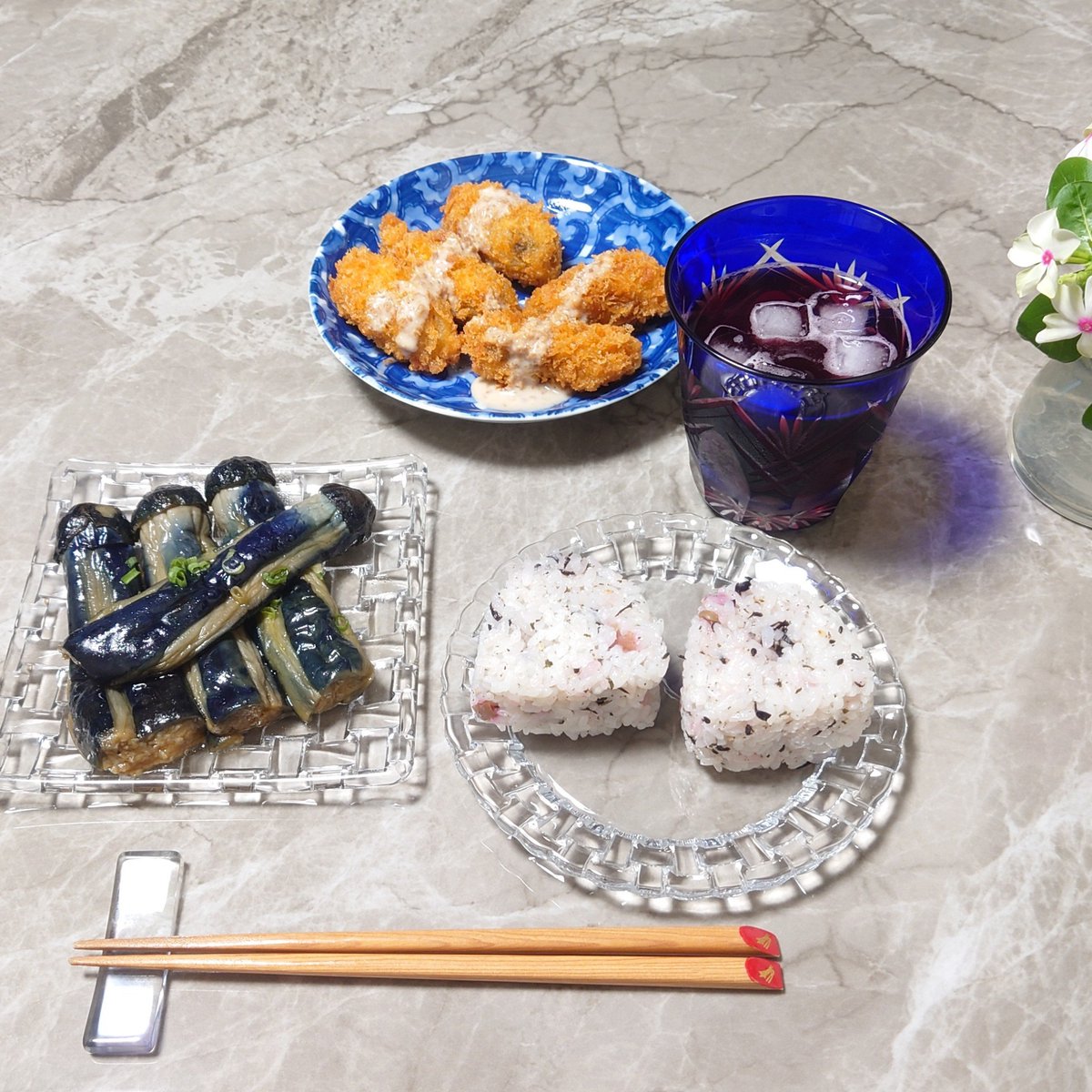 totantanto's tweet photo. ガラスの食器シリーズ(2026)
第21弾 #スーパーマーケット

久しぶりにスーパーに行ったので、コンビニでは売ってないようなものを

手抜きに変わりはないけど😅

#おうちご飯
#おうち晩酌
#ナハトマン
#江戸切子 https://t.co/3jUMsPZ5mi