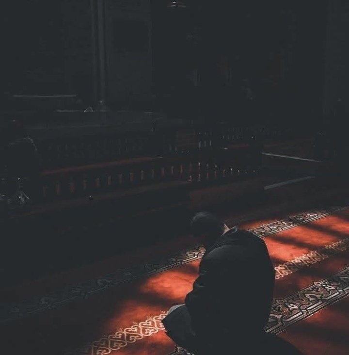 Nor1ss22's tweet photo. "كُلُّ الرِّحَابِ سِوَى رِحَابِكَ وَحْشَةٌ
يَا ضَيْعَةَ السَّاعِي لِغَيْرِ رِضَاكَ"

#مساء_الخـير https://t.co/pqKTpIs2Bp