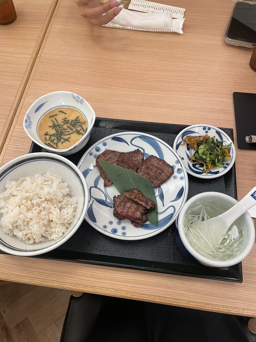 memeraranene's tweet photo. 東京駅でAirPods片方を無くし、ライブをして、ねぎしを食べ、東京駅でAirPodsを発見して、駅弁食べて帰る！
東京たのしかったでーす＼(^o^)／ https://t.co/yXMSwDS7pw