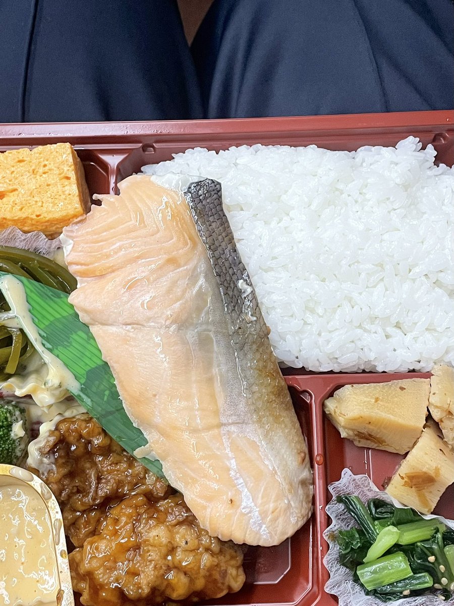 memeraranene's tweet photo. 東京駅でAirPods片方を無くし、ライブをして、ねぎしを食べ、東京駅でAirPodsを発見して、駅弁食べて帰る！
東京たのしかったでーす＼(^o^)／ https://t.co/yXMSwDS7pw