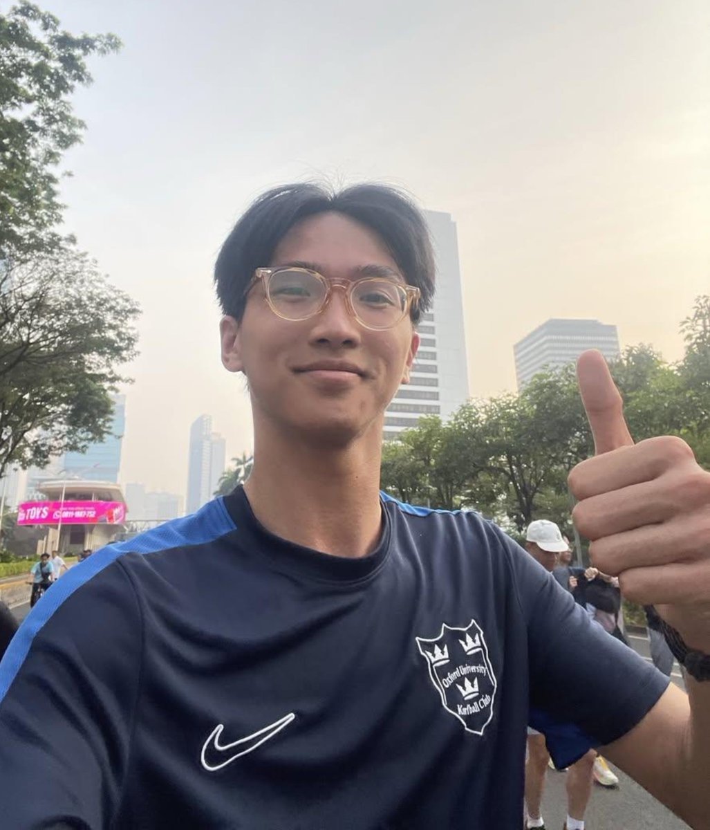 reistarted's tweet photo. Setelah semalem merencanakan akan live bareng, hari ini dua-duanya sama-sama lari 😌

Vin, ini setara kamu disuruh milih antara Winter atau Sulyoon sama Kevmistry 😇✌🏻 #imkevin #azkies https://t.co/qhjRwGHdyf