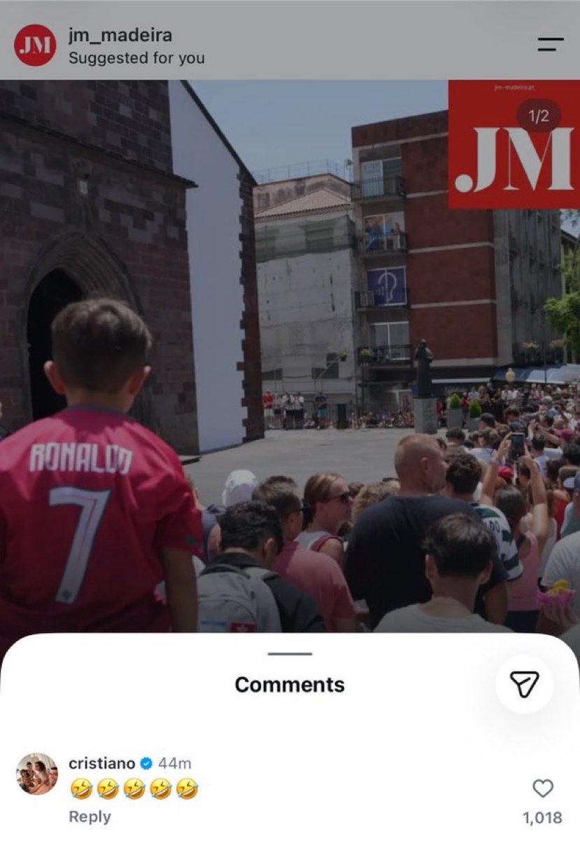 MadridSports_'s tweet photo. ESTO ES TREMENDO 🤣🤣

Resulta que más de 2.000 personas fueron a la Catedral de Funchal ayer en Madeira pensando que era el día de la boda de Cristiano Ronaldo y Georgina.

Y efectivamente, había una boda... pero otra cualquiera. La novia quedó completamente impactada al ver tanto público.

Y al bueno de Cristiano no le ha podido hacer más gracia, como ha demostrado con su cuenta de Instagram 😅😅😅