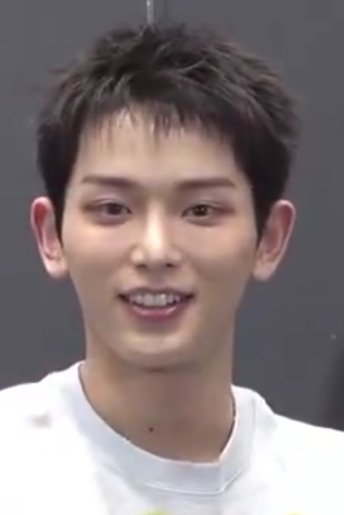 nct0010346432's tweet photo. @vla_darkshadow How about looking at video screenshots instead of an edited picture? https://t.co/LI4urbJzVb