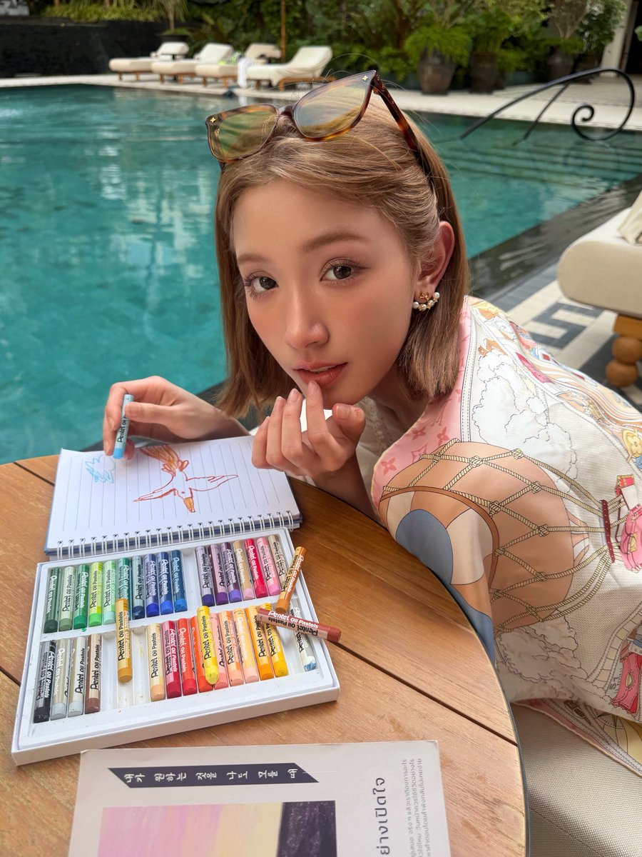 jaoyngs's tweet photo. 🫰🏻🎨❣️🤓⛱️ https://t.co/OxCP5UNWM1