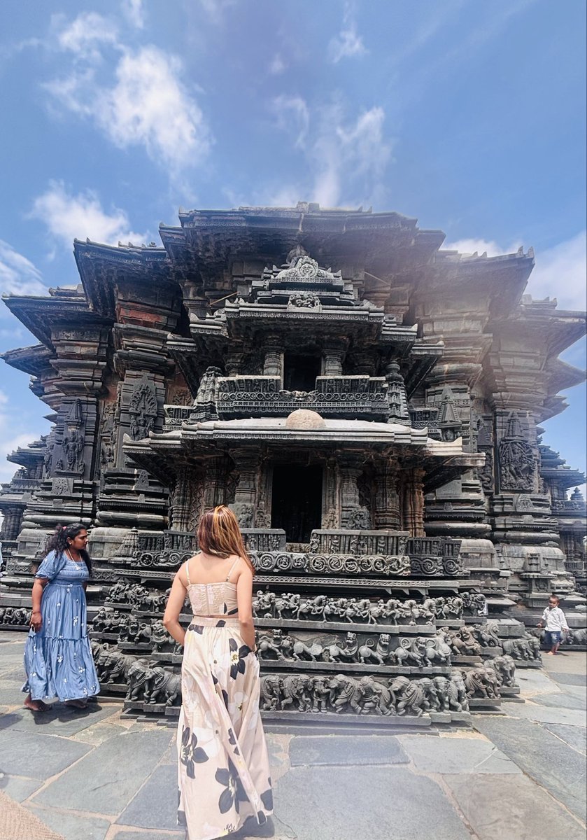 Sushhii25's tweet photo. No words can describe the beauty of this place🙇‍♀️ https://t.co/P9SZskN551