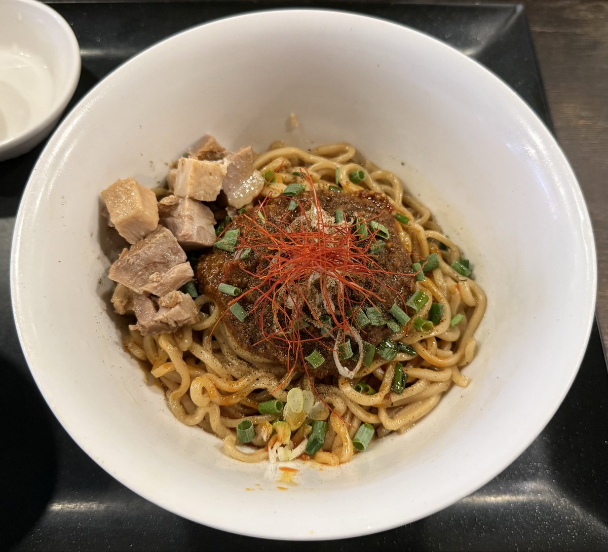 white_dawn777's tweet photo. 8/9
らぁ麺やまぐち 辣式@東陽町
麻婆まぜそば
#白茸グルメメモ https://t.co/GMd5IQjk8y