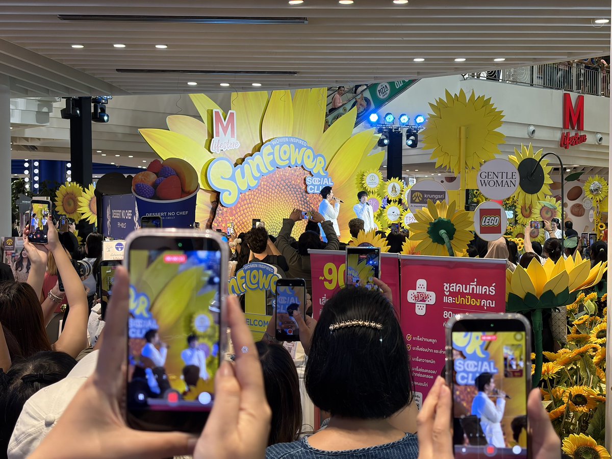 WilaiMi's tweet photo. กำลังใจล้นๆเลยคับ✌🏻
OFFGUN AT THE MALL BANGKAPI
#WomenInspired2026 
#SunflowerSocialClub 
#TheMallLifestoreBangkapi
#TheMallGroup https://t.co/vl8ftCB5yX