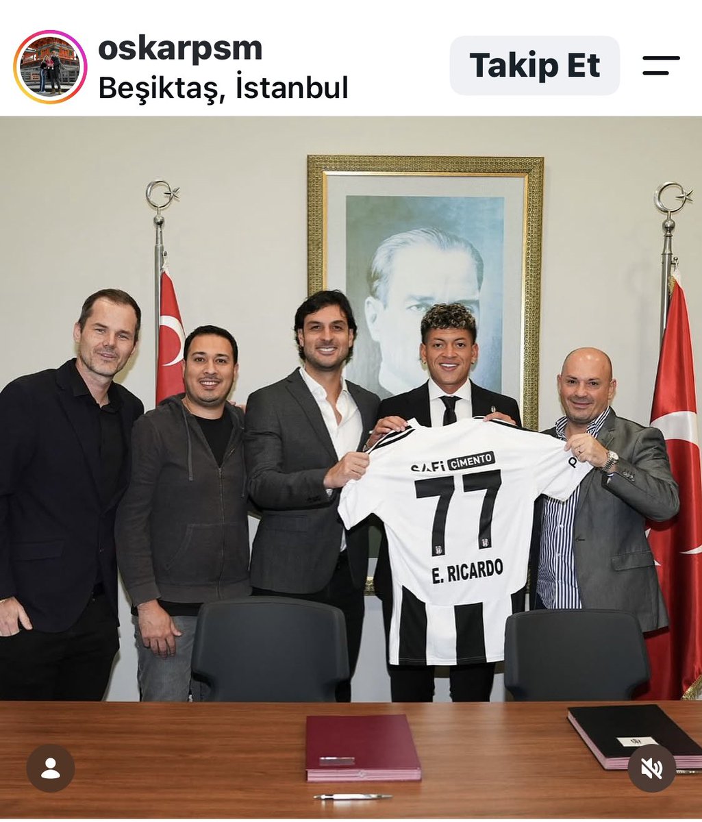 sdkk1903's tweet photo. Fotoğrafta, futbolcu olup olmadığı bile şüpheli bir arkadaş,
3 menajerlik şirketi, 
Biri Ali Naibi olmak üzere 4 adet menajer, 
Rekor seviyede artan menajerlik ücretlerinin nedeni var. 

Fotoğrafta olmayan ise transfer sihirbazı başkanımız ve Beşiktaş’ın çöpe giden milyon Euro’ları.