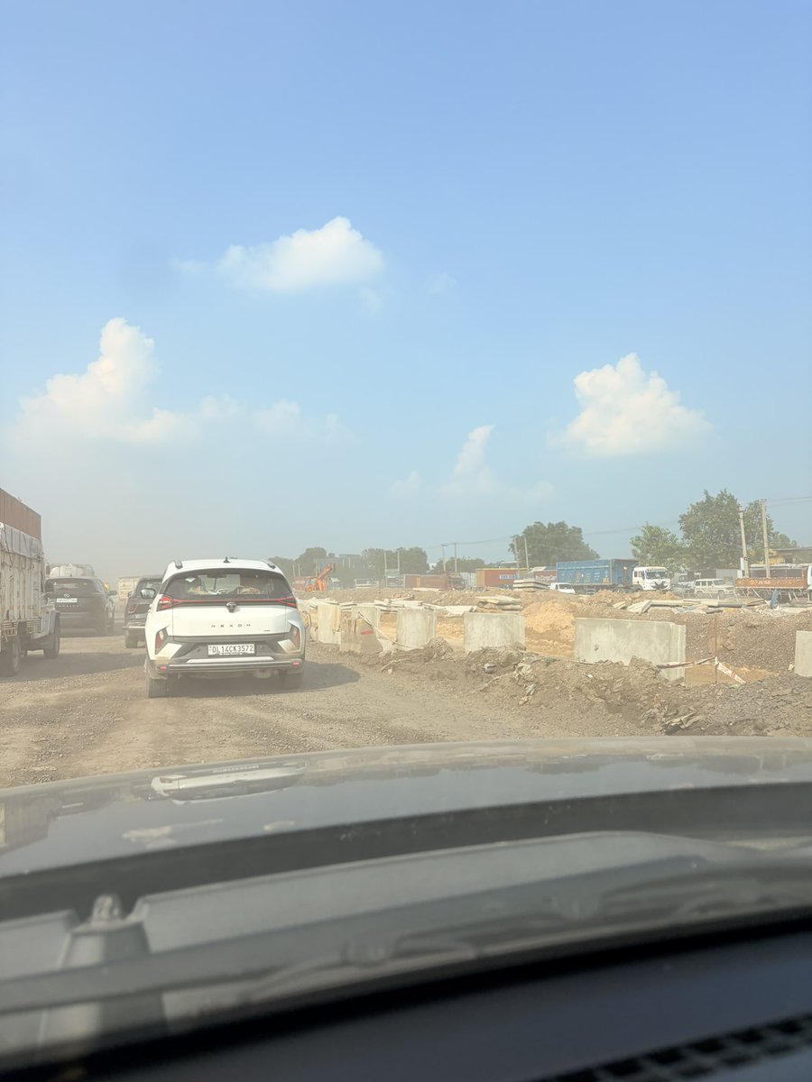 rishikanagpal31's tweet photo. Do we pay toll tax for such kind of roads of Highway? 
@nitin_gadkari @PMOIndia https://t.co/zXzq6vZIMS