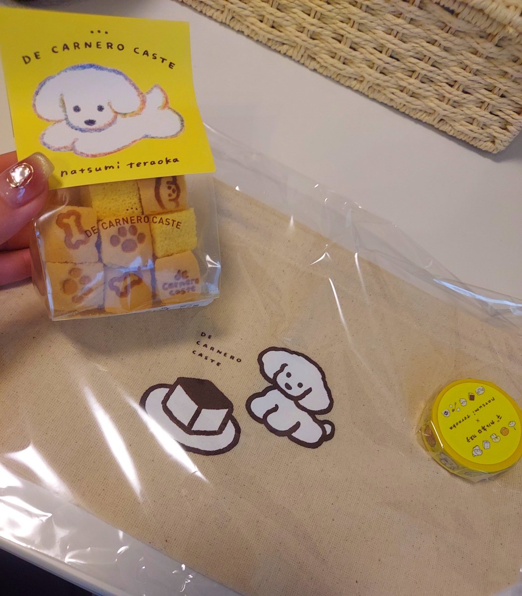 itsuki088's tweet photo. てらおかなつみさんのカステラがほしくてデカルネロカステに行ってきた
グッズもかわいくてやっぱり買っちゃった！ https://t.co/JHztcPQh4m