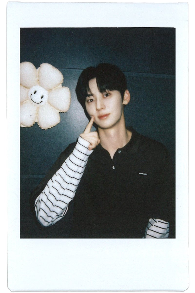 MINHYUN_PLEDIS's tweet photo. [#Moment_H] 📸
황도들의 축하로 더 특별하고 행복했던 황도 대장 생일🎉
오늘도 함께해 줘서 고마워요🍑🧡

#황민현 #HWANGMINHYUN https://t.co/LLhcpTdXi7