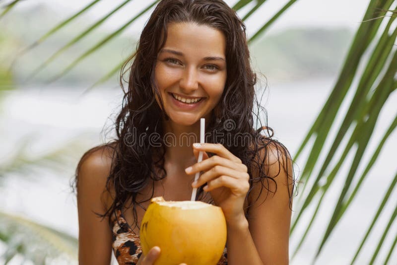 AlainaCoan's tweet photo. Tropical island days🥥🌴🌺🍍🌸
ocean vibes, palm tree, island, tropical island, warm weather, blue water hawaii vibes, palm trees, green mountain, green scenery, green landscape, tropical vibes, beach days, european summer vibes, south europe, quiet life https://t.co/wIHwwB0PtS