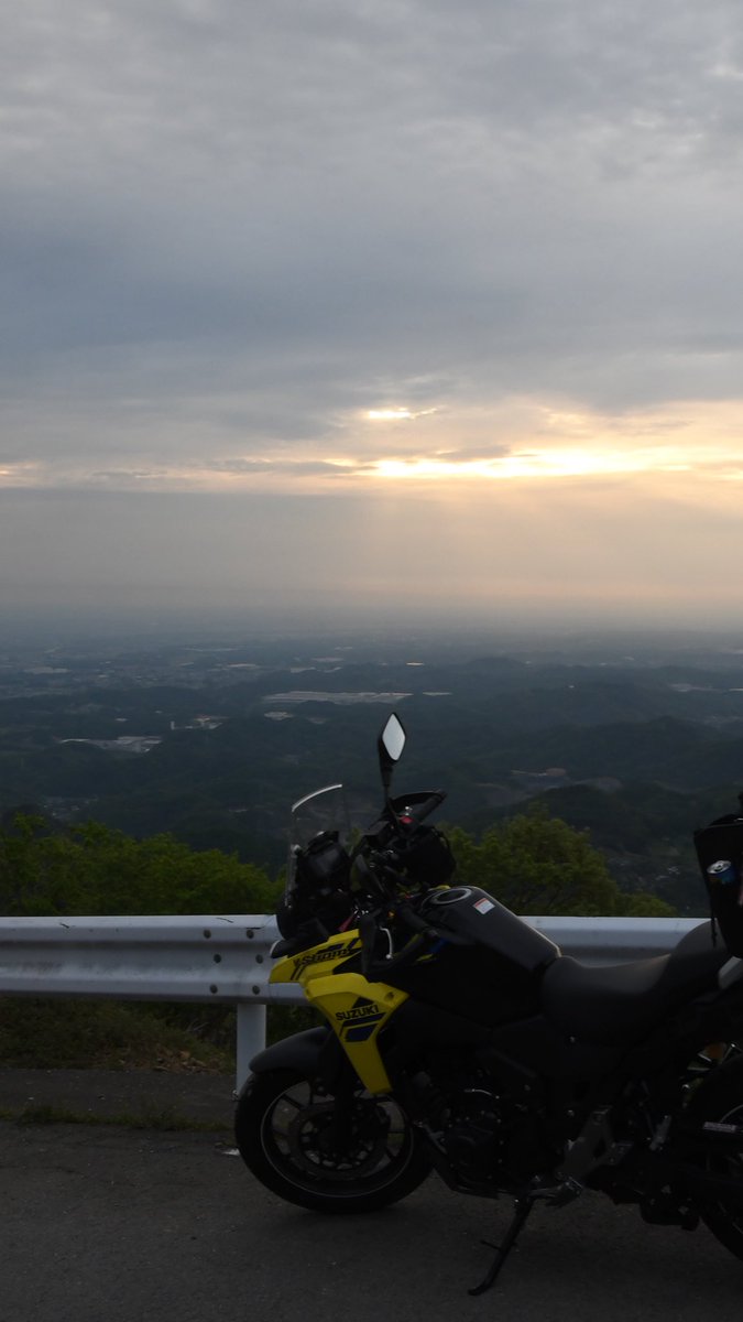Tomo_v_0807's tweet photo. 我が愛車の紹介✨
2025年10月に必死でバイトして納車したV-strom250です。
ちょこちょこカスタムしながら自由気ままに乗り回してます。 https://t.co/zd1zTcv09H