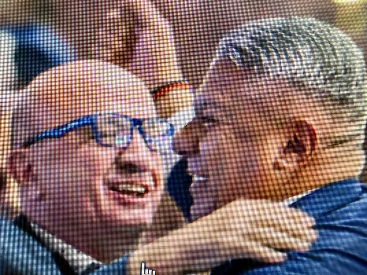 granafana's tweet photo. Russo Alumni de Oro hizo de todo para quedarse como Presidente y manejar a #Lanús a su antojo. Amenazó con presentarse solo, para no romper la “unidad” subió a 38! los miembros de la CD, no blanqueó que hizo con los casi 12 millones recibidos por Copa y Recopa. Futuro negro. https://t.co/YBH4oJvE2E