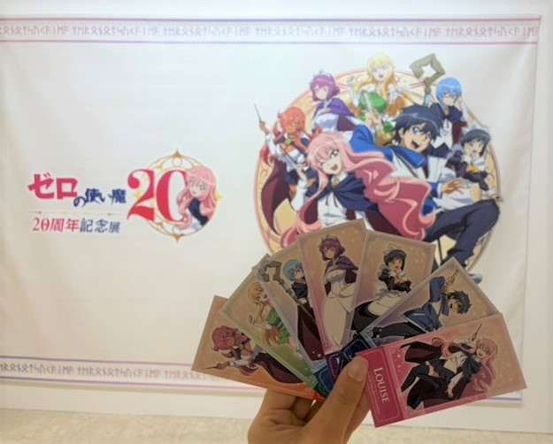 zero_tsuka20th's tweet photo. ＼ ついに明日OPEN！ ／

『ゼロの使い魔アニメ20周年記念展』開幕直前…！！

貴重な設定資料の展示や
ルイズたちの歩んできたストーリーコーナーをはじめ、
本展覧会の為に制作されたルイズの等身大立像や
原寸大のデルフリンガーの展示や多数のグッズ、各種特典を取り揃え、
皆さまのご来場を心よりお待ちしております！💖

会期：2026年8月10日(月)～8月30日(日)
開催時間：10:00～19:00 （18:30最終入場）
場所：��袋・サンシャインシティ 文化会館ビル2F（展示ホールD）
　
▼チケットサイト
ローソンチケット：https://t.co/BW1wZLpVr9

▼イベント公式サイト
https://t.co/4IL3A7mXW0

#ゼロの使い魔　#zeronotsukaima
