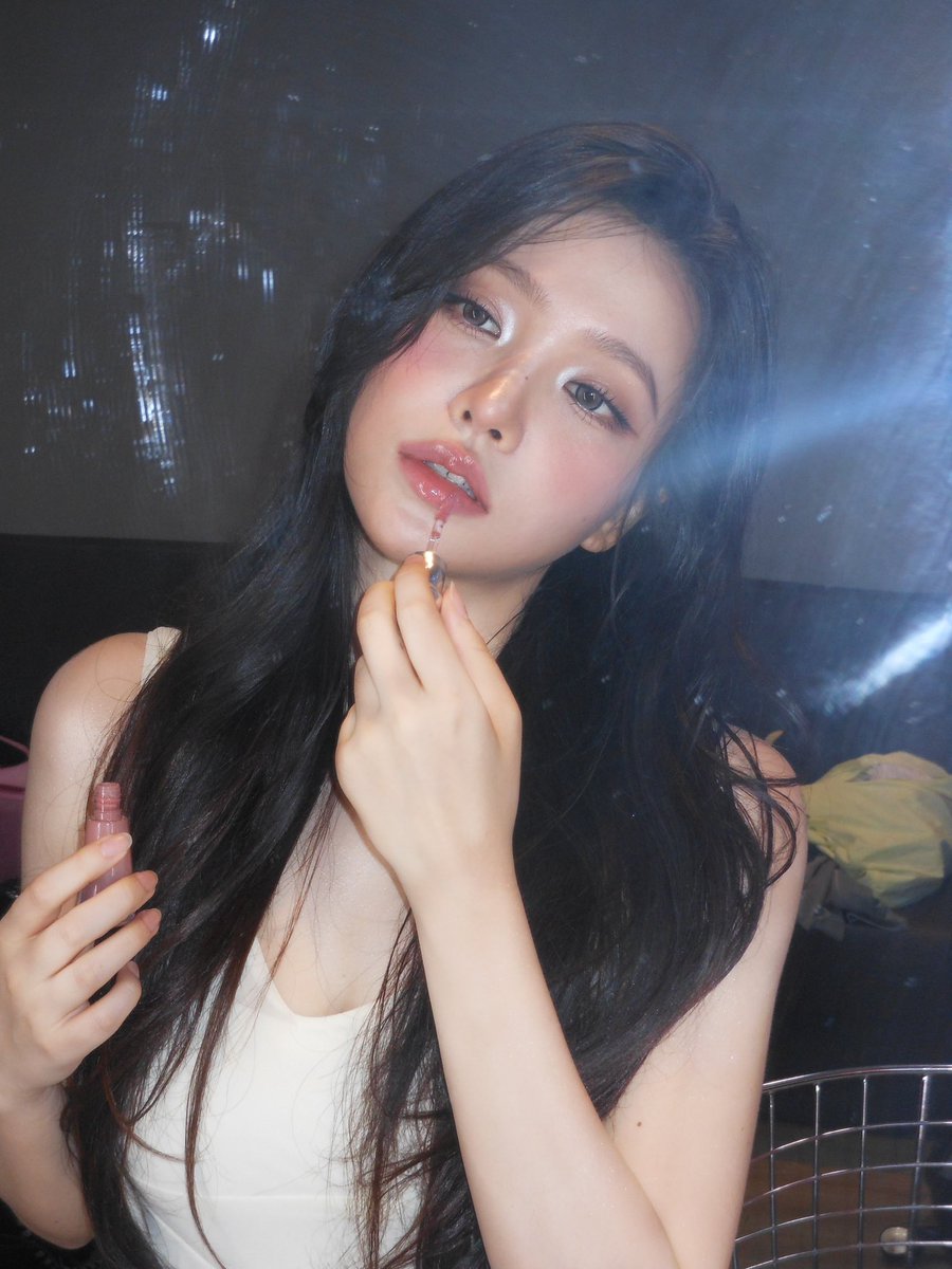 yerimesey's tweet photo. she gets prettier every single day 💘 https://t.co/JJV0kcVmwZ