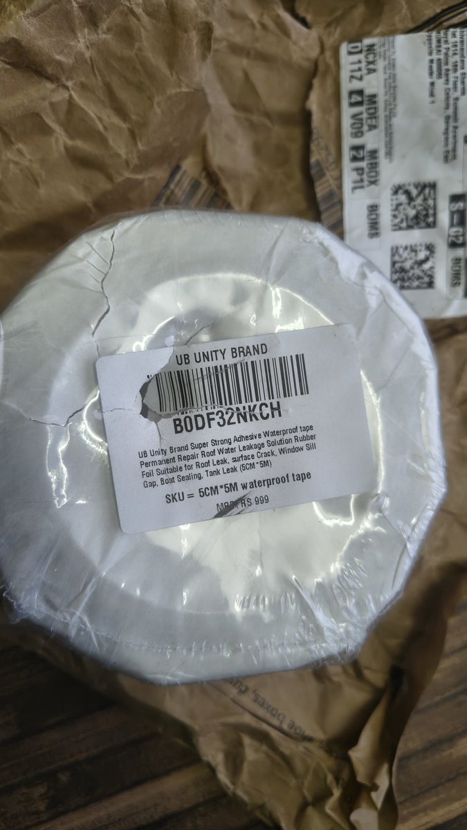 apoplexi24's tweet photo. @amazonIN @AmazonHelp URGENT: Ordered a ₹10k Sennheiser Mic, got waterproof gumtape instead! Pickup cancelled 4 TIMES as delivery guys refuse high-value returns. Chat support traps me in a "reschedule" loop to avoid an advance refund. Fix this immediately! https://t.co/eelm4XSgGC