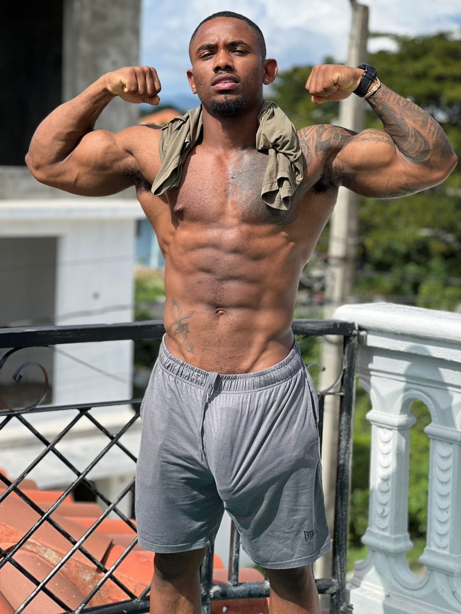 Koolro's tweet photo. got somethin wild just waitin for u – lock ur room and check the comments 😈 https://t.co/kHK95zXYto