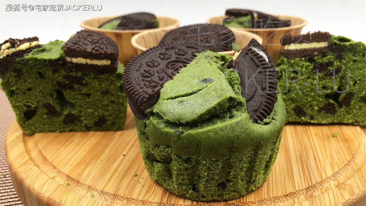 AnonBlue's tweet photo. Just shared a bag of crispy matcha cookies with my desk buddy  — sharing snacks = doubling the joy in every bite! https://t.co/sV4rBxPmhT