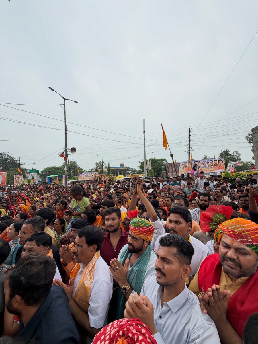 KNandleta's tweet photo. सांवेर विधानसभा के ग्राम तलावली चांदा में भाई रितेश पाल जी द्वारा निकाली गई भव्य कांवड़ यात्रा में सम्मिलित होकर भगवान भोलेनाथ का आशीर्वाद प्राप्त किया। 🙏🚩

कांवड़ यात्रा में श्रद्धालुओं की आस्था, उत्साह और भक्ति का अद्भुत संगम देखने को मिला! https://t.co/sNYP45CMh3