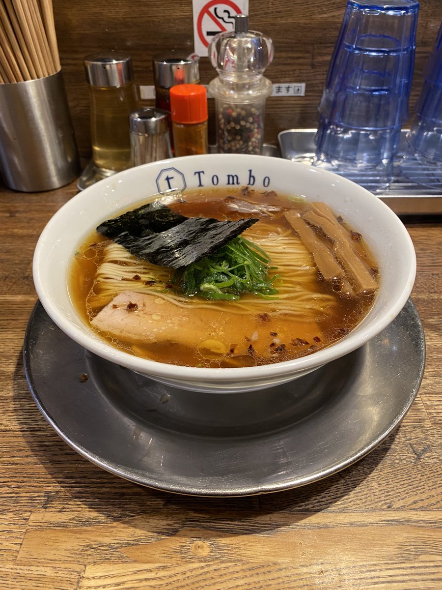 ramenclubken's tweet photo. 「Tombo」吉祥寺（醤油の旨みソバ）
・・・

赤星と
皮ワンタンと
汐ソバじゃ
なくてもいいね
たまの醤油も

#ラ歌 https://t.co/1DXDiIjbFM