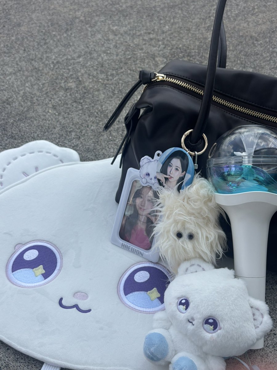 wonie_4oo's tweet photo. O.Oで登場してきた瞬間一人一人の美しさと久しぶりにお目にかかれた嬉しさとこれまでのと推し歴が走馬灯のように思い出されて涙腺崩壊した😭その後の二、三曲も泣いてまともに掛け声できず（本当におかしい
全ての瞬間が美しくて楽しかったよnmixxありがとう🤍 https://t.co/f80dND9YrF