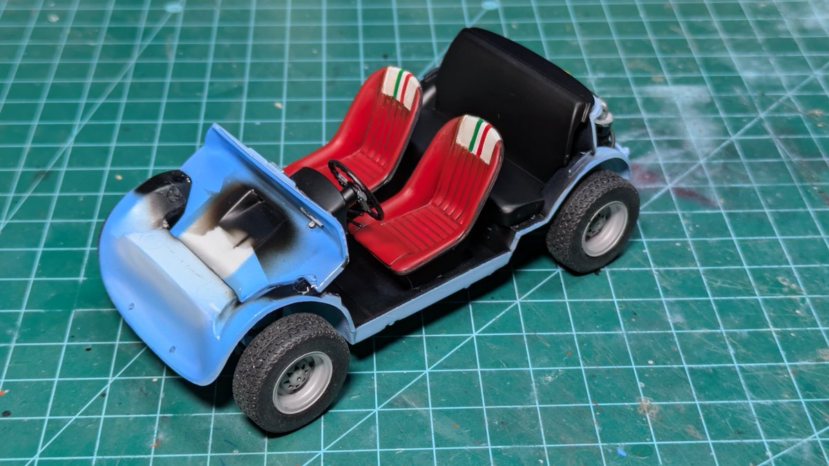 toroturbo's tweet photo. 695のボディにクリアを吹きました。シャーシも製作を進めてだいぶ形になって来ました。500と595はボディの研出し中です。お盆休みには1台だけでも完成させたいですね。
#FIAT
#ABARTH https://t.co/jykgq04hdL