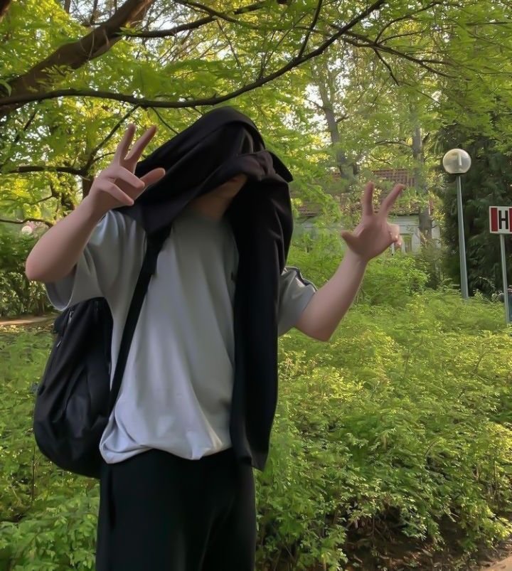 StaffLetisya's tweet photo. @StaffHarrish 𝐜𝐞𝐜𝐢𝐥𝐢𝐚_𝐛𝐥𝐨𝐨𝐦 sent you a picture 

Aku ga bisa ambil foto kakak yang estetik karena kamu pecicilan! https://t.co/QNclxQzi1P