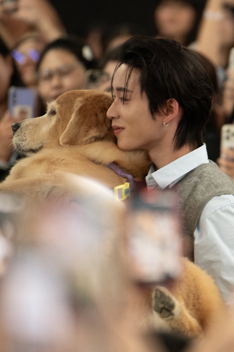 photobyyamed's tweet photo. พิฉลามก็แพ้ทุกม๋าเด็กแหล่ะะ พีบีดึงเอสปลิวเลยย น่ารักมากกก ตอนอุ้มน้องน่ารักมากกก ><

FUR FRIENDS X EST AND PB
 #โตมากับวิฟxEst @Estrvp https://t.co/v8Q7uMCs8U