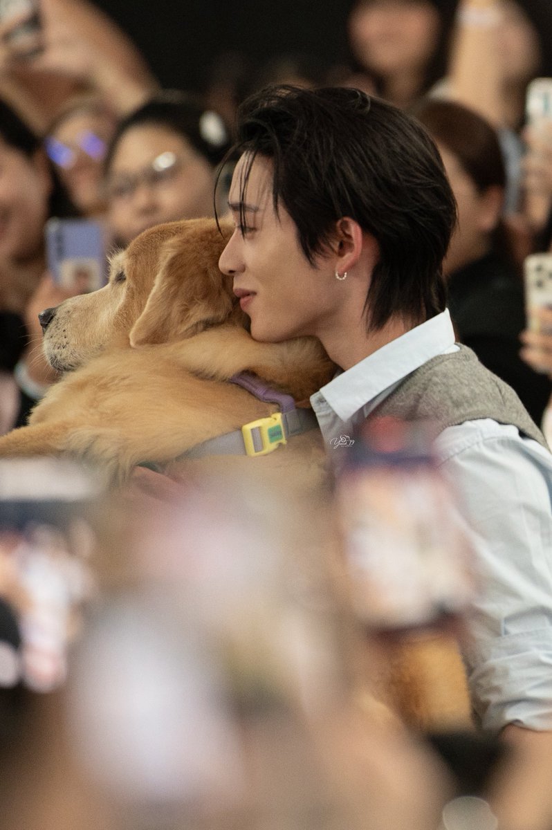 photobyyamed's tweet photo. พิฉลามก็แพ้ทุกม๋าเด็กแหล่ะะ พีบีดึงเอสปลิวเลยย น่ารักมากกก ตอนอุ้มน้องน่ารักมากกก ><

FUR FRIENDS X EST AND PB
 #โตมากับวิฟxEst @Estrvp https://t.co/v8Q7uMCs8U