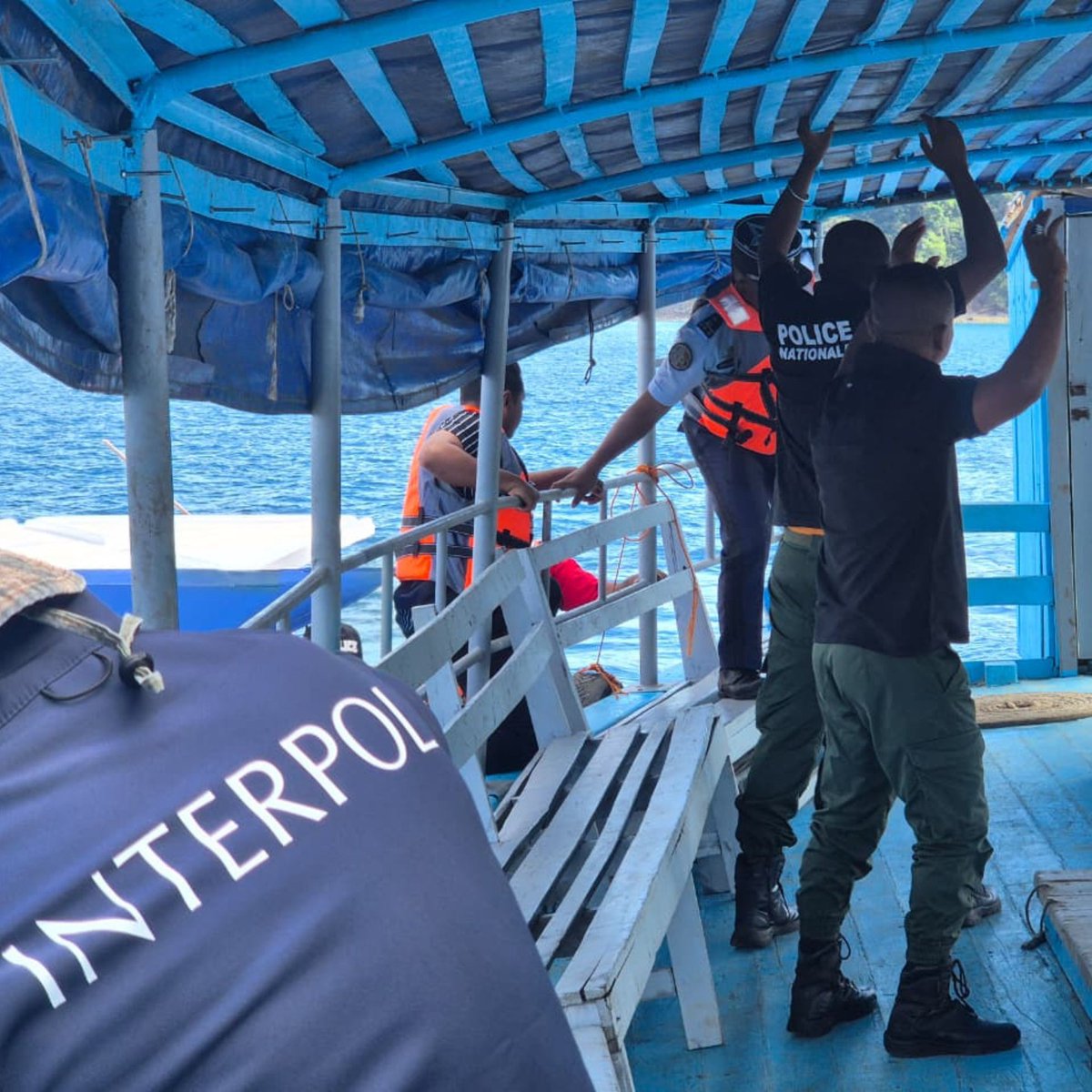 Madagascar24now's tweet photo. 🇲🇬 Last week in Nosy Be, 20 police officers took part in a mock crime scene exercise at sea, training to collect and analyze forensic and digital evidence to international standard
#Madagascar https://t.co/CZRLRErOix