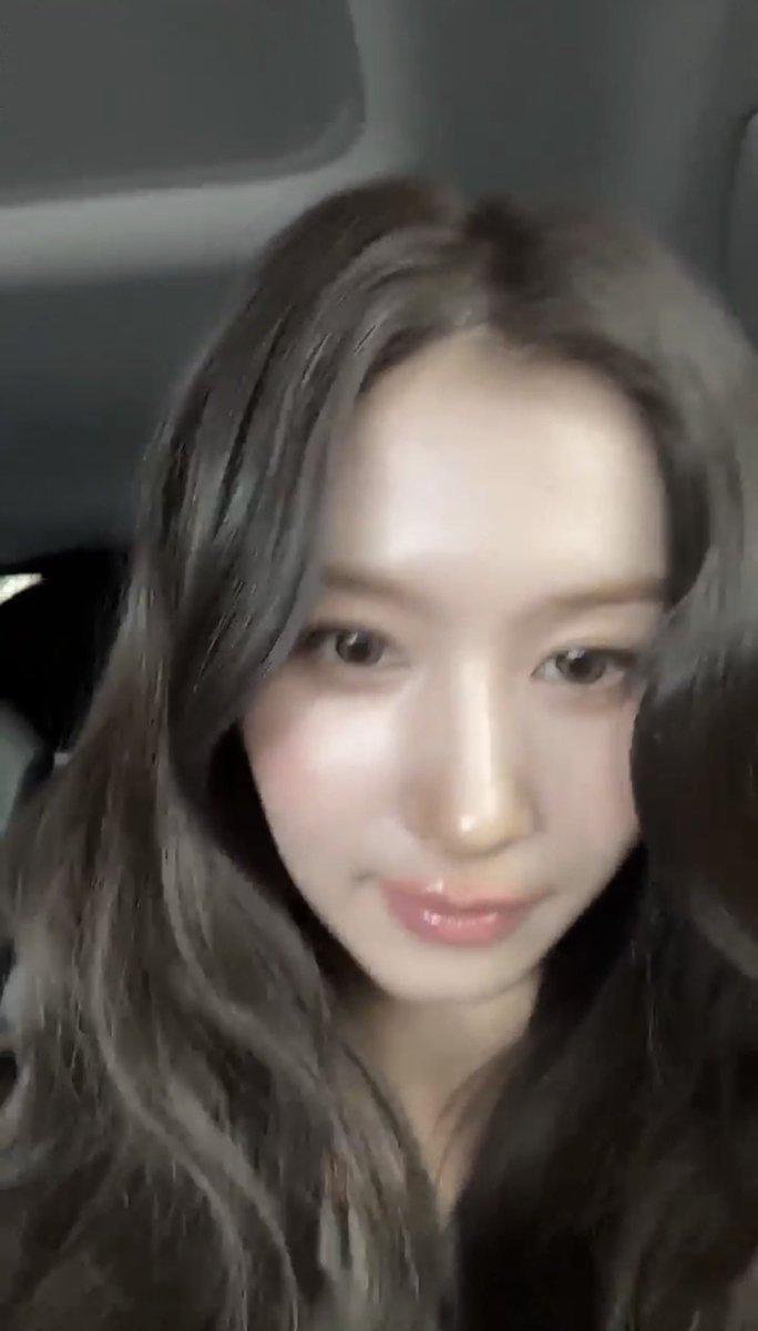 sweet_yuki230's tweet photo. 6초 라이브 하고 사라진 사나ㅠㅠㅠ
사나야 보고 싶어🥹 https://t.co/bvCl9OMi9o