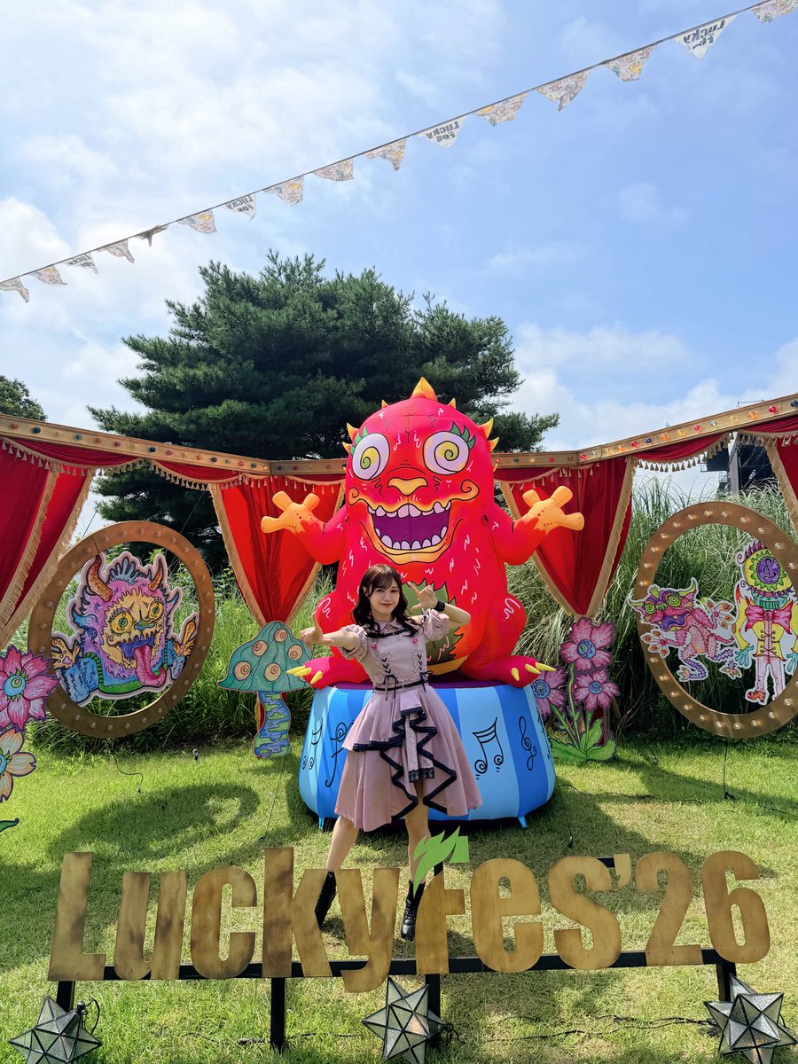 AyaEmori_BOX's tweet photo. #LuckyFes
鬼塚姉妹の地元、茨城での初ライブ🪩
参加してくださった皆様ありがとうございました！🏖☀️✨✨✨

夏美のセンター曲沢山で…！
茨城の地でこんなに披露できる機会がいただけてとても嬉しいです!!ありがとうございます!!😖✨✨

皆さんと沢山盛り上がることができて凄く楽しい時間になりました！
皆さんは楽しかったですか？😳😳

わたしは汗が1曲目で目に入ってしまってイテテテテって途中なっちゃった！笑
ご来場いただいた方も沢山汗かいて太陽を浴びたと思うので水分塩分ご飯をしっかり取って休んでくださいね😌

#lovelive #Liella!
鬼塚夏美役 絵森彩🩷