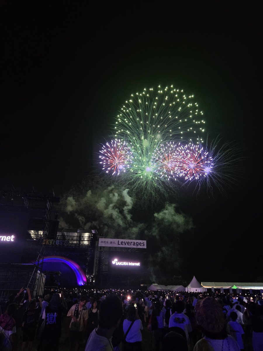 wineoclock_mito's tweet photo. 昨日は思いきって店を休みにしてLuckyFesに参加してきました！

たくさんの人達の熱気とアーティストのライブパフォーマンス最高で、暑かったけど、思ったよりも過ごしやすかったです。

あっという間の楽しい夏休みでした(^^) https://t.co/SGr48jSkEl
