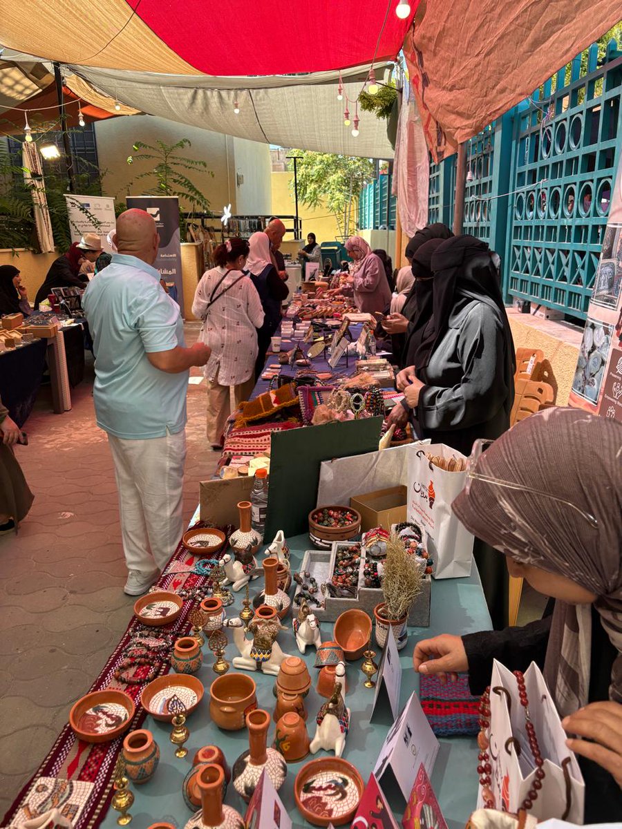 jordanriverfdn's tweet photo. بمشاركة حرفيات وصاحبات مشاريع من البتراء ووادي رم، افتُتح جناح المثلث الذهبي في سوق جارا، بالتعاون مع جمعية سكان جبل عمّان القديم واليونسكو، وبدعم من سلطتي العقبة الاقتصادية الخاصة والبتراء التنموي السياحي، لتعزيز وصول السيدات للأسواق وتمكينهن اقتصاديًا.

#JRF #JRCEP https://t.co/s2Wgyth3th