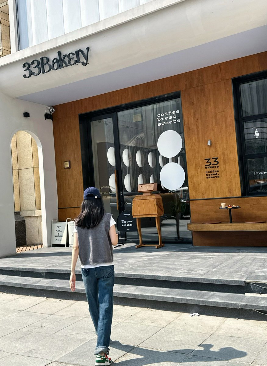 ronikhan1398's tweet photo. Just had the best coffee chat with my new neighbor—small talks turned into a plan to hike this weekend. Love how random connections turn into fun plans! https://t.co/kL19z2DyJ7