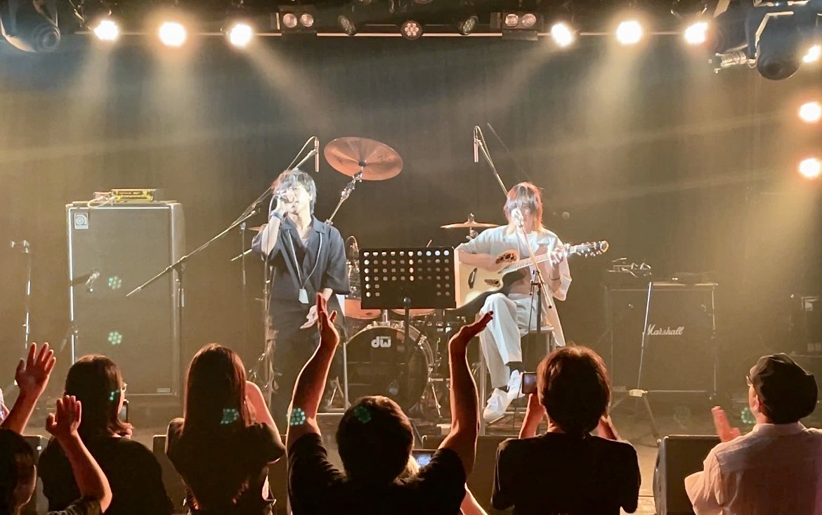 IOF_tossy's tweet photo. 【SALONKITTY 32th Anniversary EVENT】ありがとうございました！
2週連続でサロキ32周年おめでとうございます🎉
4年ぶりの腹pecoとっしー復活最高に楽しかったです！
夏の曲や懐かしのバラードありのセトリにしてみましたがいかがでしたでしょうか🎤
またいつかやりますので是非遊びに来て下さい！ https://t.co/1w1fXwQx6E