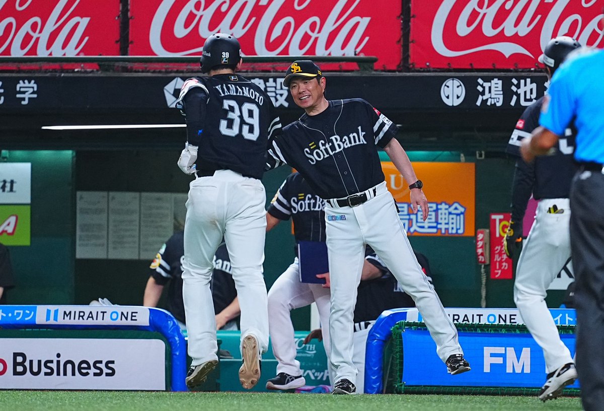takafullc2's tweet photo. たかほーーーーー！！

前田悠伍投手がリーグトップタイの10勝目！！！！

7回無失点、今日も試合を支配しました！！

近藤健介選手が24号バースデーアーチ！！

正木智也選手と庄子雄大選手が3安打の活躍！！

山本祐大選手が3点適時二塁打！！

#sbhawks #鷹フル https://t.co/1EWyxLFT9R