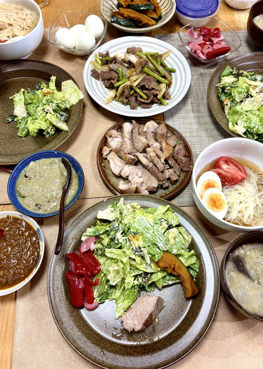 yyyyyuunnooooo's tweet photo. お昼のカレー、娘が食べたい冷麺
作ってもらった炒め物、茹で豚
かぼちゃ✖️シーチキン✖️レタスサラダ
えのき✖️なす✖️玉ねぎお味噌汁

エアロバイク漕ぎます

#おうちごはん #料理写真 #食事記録 https://t.co/fdzXIDWGZh