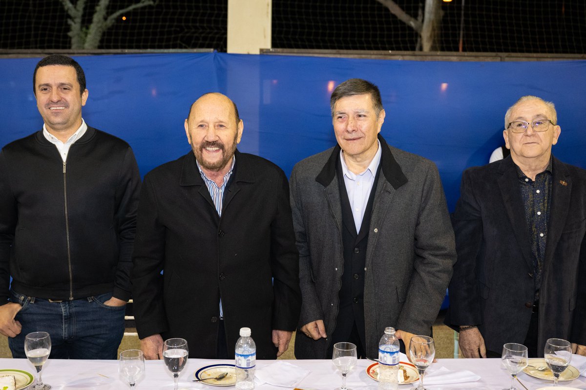 insfran_gildo's tweet photo. CENA 50° ANIVERSARIO HTAL. DE LA MADRE Y EL NIÑO

Compartimos anoche una emotiva cena para conmemorar cinco décadas del Hospital de la Madre y el Niño al servicio de la salud de las familias formoseñas.

Un encuentro para celebrar la historia recorrida y renovar el compromiso de seguir construyendo una salud pública cercana y de calidad.

¡Gracias por estos 50 años!

#TodosUnidos #Formosa