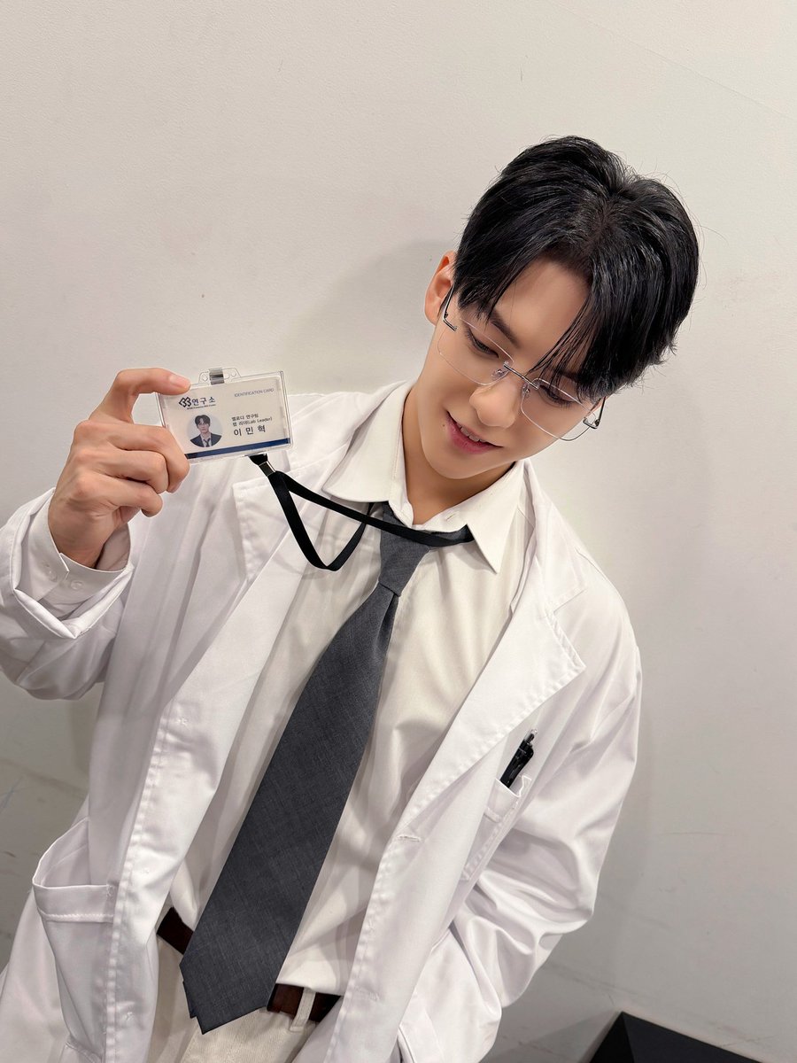 BTOBCOMPANY's tweet photo. [📂]

📂 B:CHIVE
└📁260809 #TEMPERATURE 팬사인회

오늘의 연구 결과🔬
MELODY의 사랑이
발견되었습니다! ₍ˆ𓈒݂› ༝ ‹݂𓈒 ྀི₎♡

#비투비 #BTOB
#이민혁 #LEEMINHYUK
#허타 #HUTA
#TEMPERATURE
#Icy_Spicy #아이시앤스파이시
@btob2mh https://t.co/4mC0GGuPOq