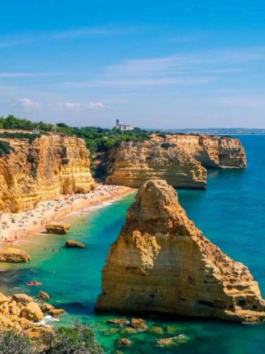 TArtwil's tweet photo. Just found a hidden beach cove in Portugal with crystal-clear water and zero crowds—sunset here tastes like pure magic!  #Wanderlust #PortugalTravel， https://t.co/bbzn5cRZ4D